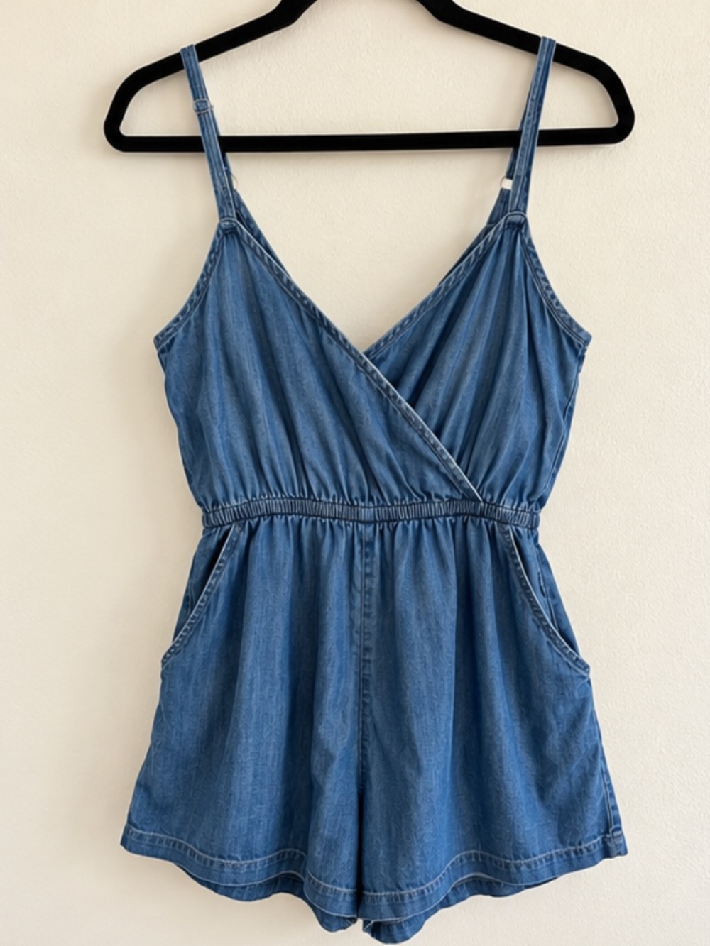 Ci Sono Los Angeles Blue Chambray Surplice Romper Size M